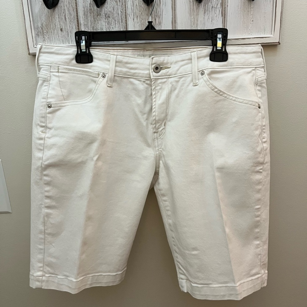 Levi's “Vintage” 545 White Denim Women’s  Shorts, Size 14